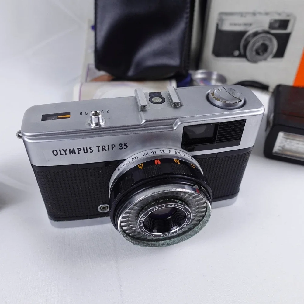 Olympus Trip 35 Vintage 35mm Film Camera D. Zuiko 40mm 2.8 Parts Repair UNTESTED